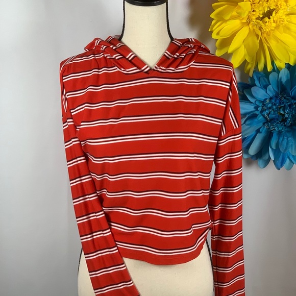 3/$10🙌 Hooded Long Sleeve Striped Crop Top - Picture 2 of 5